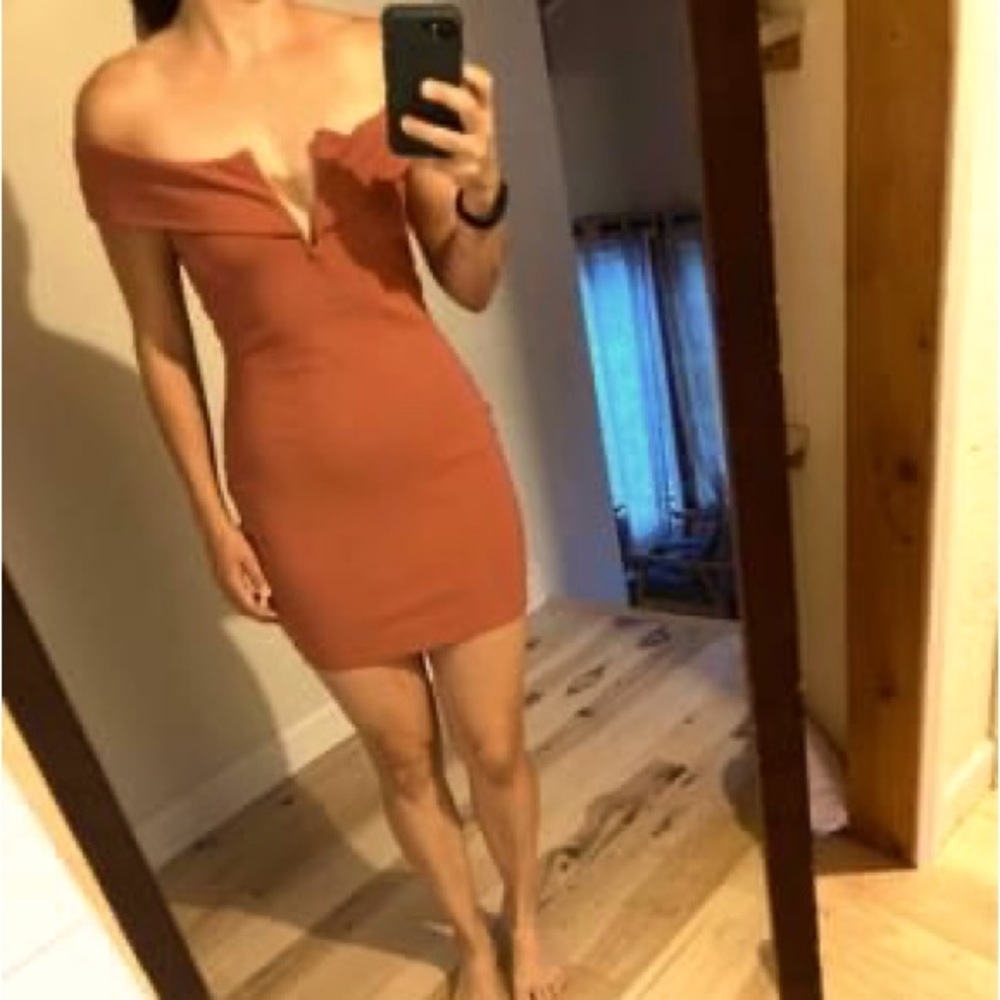 Charlotte Russe body con dress